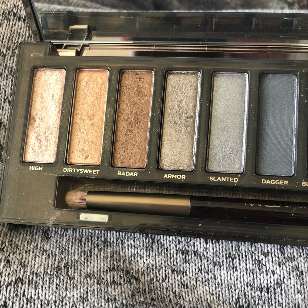 Naked Smoky Eyeshadow Palette - Picture 4 of 7